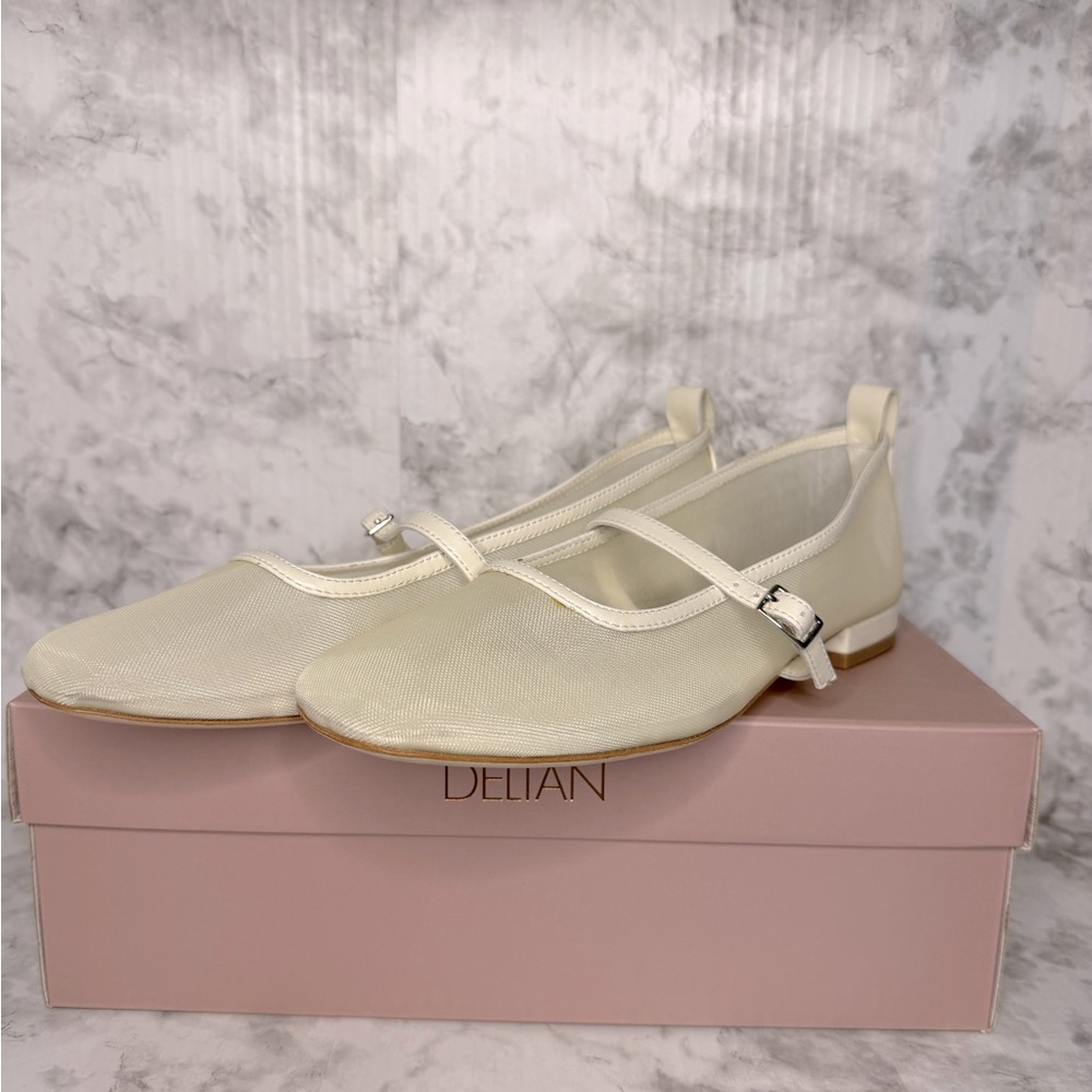 Deltan
Maven Mesh Mary Jane Dress Flats